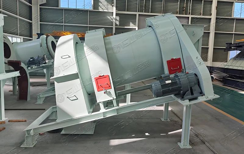 機(jī)制砂防離析、防揚(yáng)塵，有經(jīng)驗(yàn)的砂廠都在用加濕拌和機(jī)