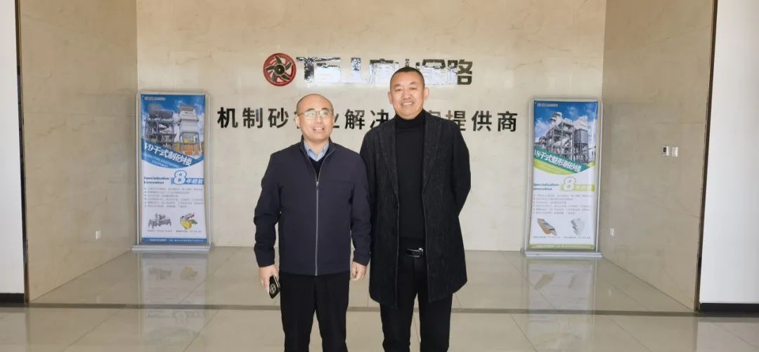 山東省砂石協(xié)會專職副秘書長陳文蒞臨唐山金路，考察特細砂制砂樓